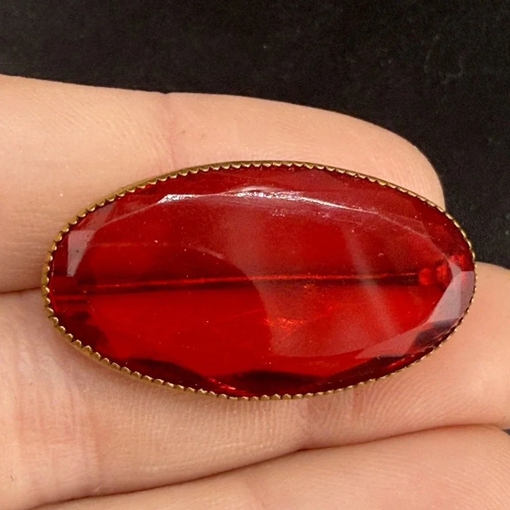 Vintage‎ Victorian Glass Brooch Gold Tone Red